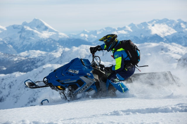 What to Wear Snowmobiling in the Mountains?
